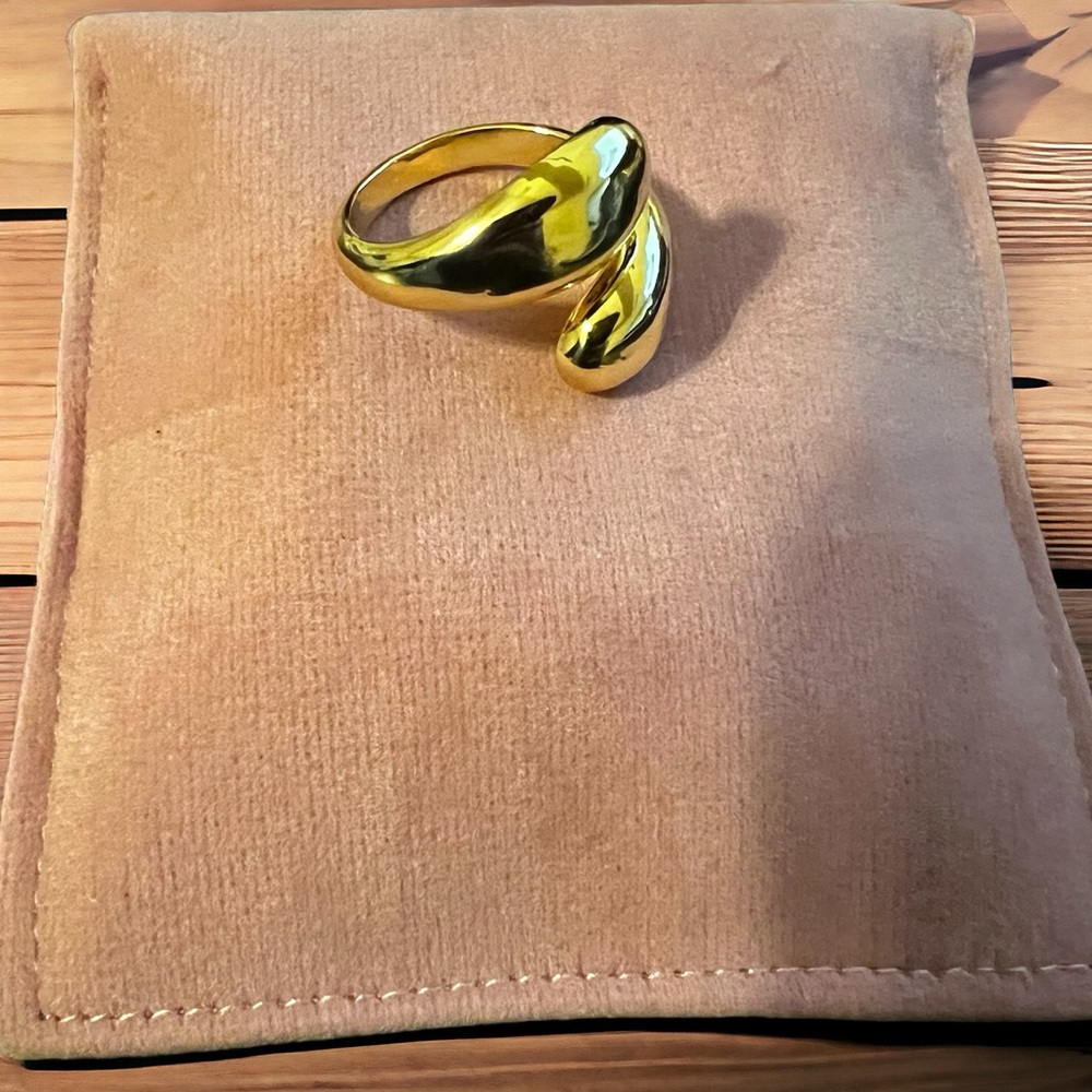 United gold ring